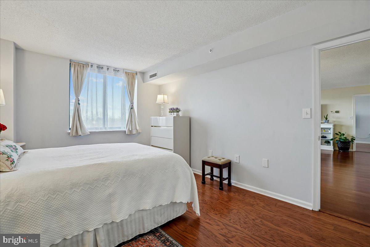 2230 GEORGE C MARSHALL DR #904, FALLS CHURCH, Virginia 22043, 2 Bedrooms Bedrooms, ,2 BathroomsBathrooms,Residential,For sale,2230 GEORGE C MARSHALL DR #904,VAFX2291972 MLS # VAFX2291972