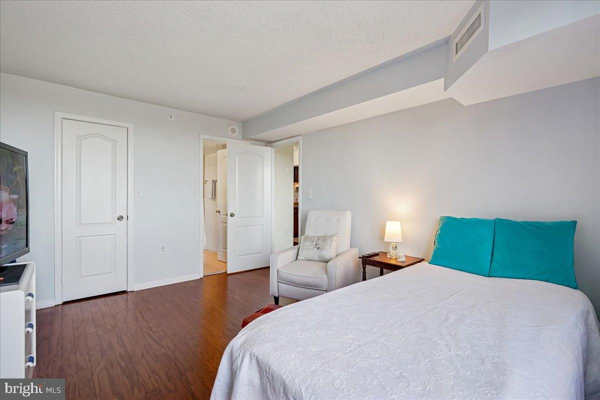 2230 GEORGE C MARSHALL DR #904, FALLS CHURCH, Virginia 22043, 2 Bedrooms Bedrooms, ,2 BathroomsBathrooms,Residential,For sale,2230 GEORGE C MARSHALL DR #904,VAFX2291972 MLS # VAFX2291972