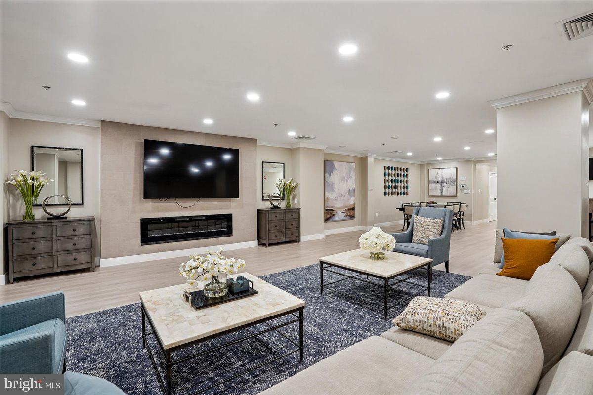 2230 GEORGE C MARSHALL DR #904, FALLS CHURCH, Virginia 22043, 2 Bedrooms Bedrooms, ,2 BathroomsBathrooms,Residential,For sale,2230 GEORGE C MARSHALL DR #904,VAFX2291972 MLS # VAFX2291972