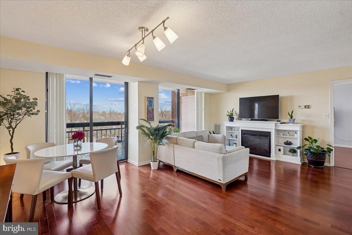 2230 GEORGE C MARSHALL DR #904, FALLS CHURCH, Virginia 22043, 2 Bedrooms Bedrooms, ,2 BathroomsBathrooms,Residential,For sale,2230 GEORGE C MARSHALL DR #904,VAFX2291972 MLS # VAFX2291972