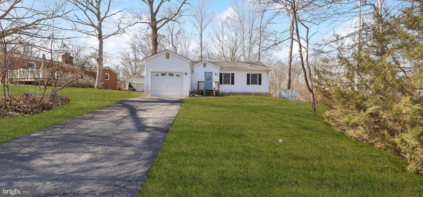 7830 LAKE DR, MANASSAS, Virginia 20111, 3 Bedrooms Bedrooms, ,2 BathroomsBathrooms,Residential,For sale,7830 LAKE DR,VAPW2112908 MLS # VAPW2112908