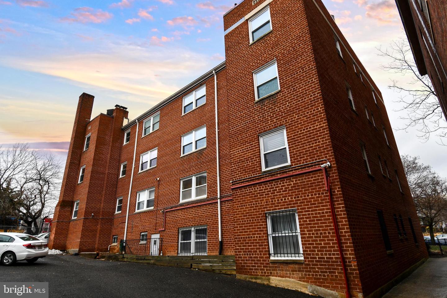 1627 MASSACHUSETTS AVE SE #302, WASHINGTON, District Of Columbia 20003, 1 Bedroom Bedrooms, ,1 BathroomBathrooms,Residential,For sale,1627 MASSACHUSETTS AVE SE #302,DCDC2247038 MLS # DCDC2247038