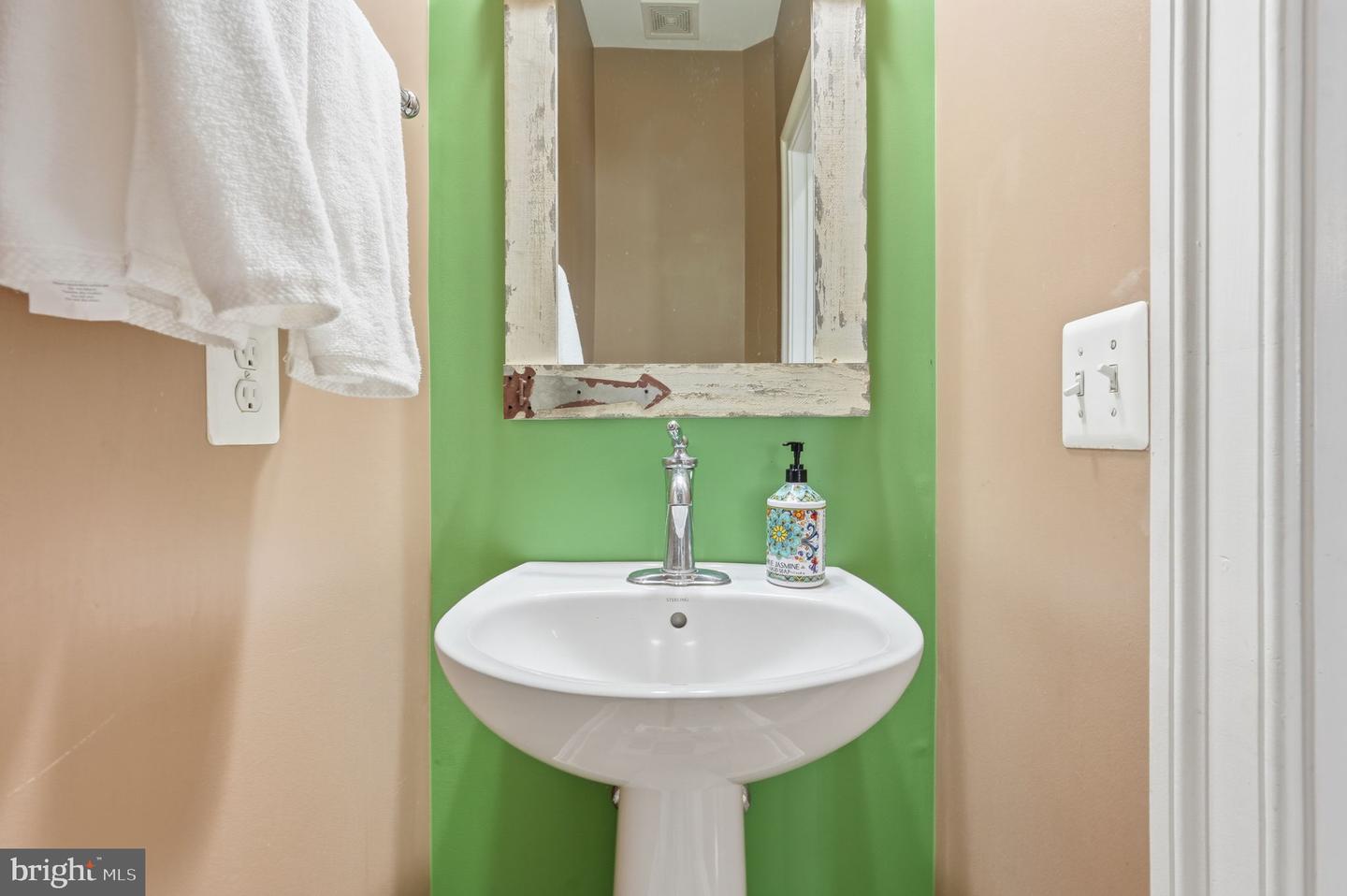 9522 CANONBURY SQ, FAIRFAX, Virginia 22031, 3 Bedrooms Bedrooms, ,2 BathroomsBathrooms,Residential,For sale,9522 CANONBURY SQ,VAFX2291990 MLS # VAFX2291990 9522 CANONBURY SQ, FAIRFAX, Virginia 22031, 3 Bedrooms Bedrooms, ,2 BathroomsBathrooms,Residential,For sale,9522 CANONBURY SQ,VAFX2291990 MLS # VAFX2291990