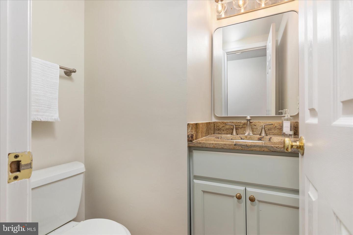 11815 BROCKMAN LN, GREAT FALLS, Virginia 22066, 3 Bedrooms Bedrooms, 7 Rooms Rooms,2 BathroomsBathrooms,Residential,For sale,11815 BROCKMAN LN,VALO2116348 MLS # VALO2116348