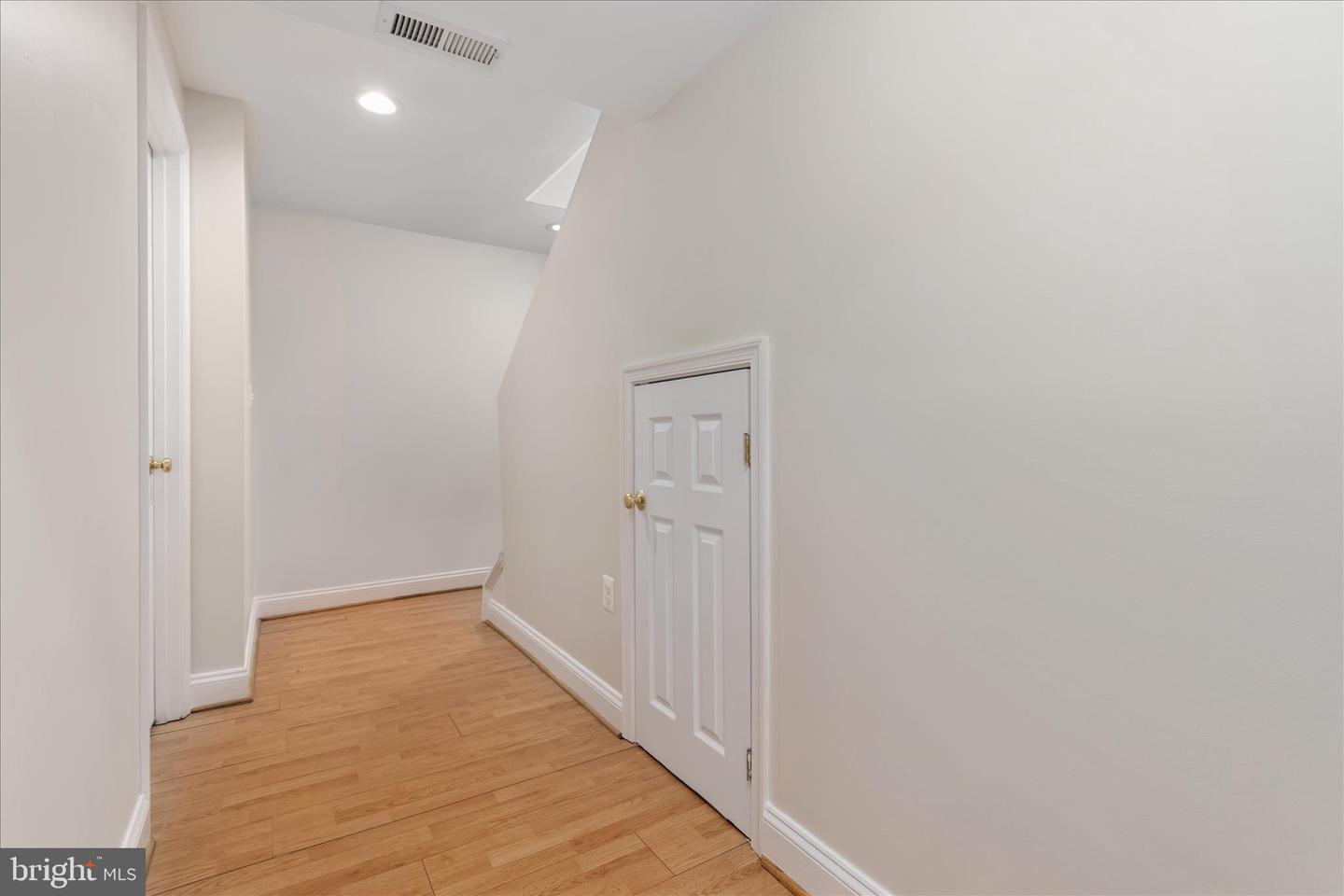 11815 BROCKMAN LN, GREAT FALLS, Virginia 22066, 3 Bedrooms Bedrooms, 7 Rooms Rooms,2 BathroomsBathrooms,Residential,For sale,11815 BROCKMAN LN,VALO2116348 MLS # VALO2116348