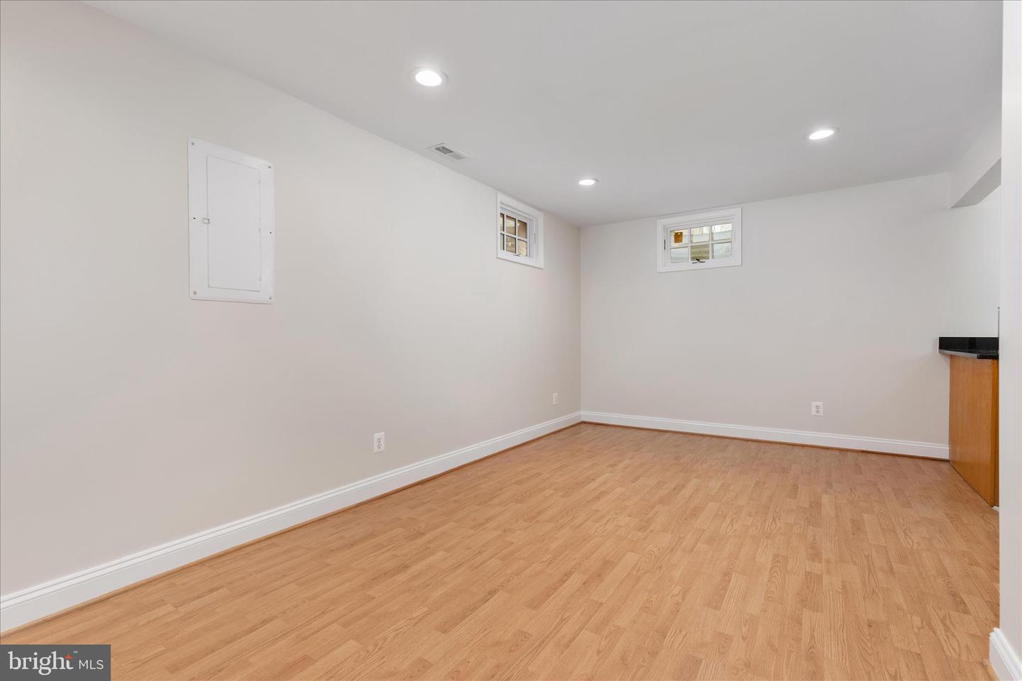 11815 BROCKMAN LN, GREAT FALLS, Virginia 22066, 3 Bedrooms Bedrooms, 7 Rooms Rooms,2 BathroomsBathrooms,Residential,For sale,11815 BROCKMAN LN,VALO2116348 MLS # VALO2116348