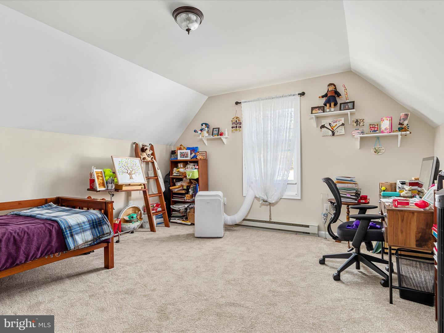 92 OAK HILL CT, STEPHENS CITY, Virginia 22655, 5 Bedrooms Bedrooms, ,3 BathroomsBathrooms,Residential,For sale,92 OAK HILL CT,VAWR2013466 MLS # VAWR2013466