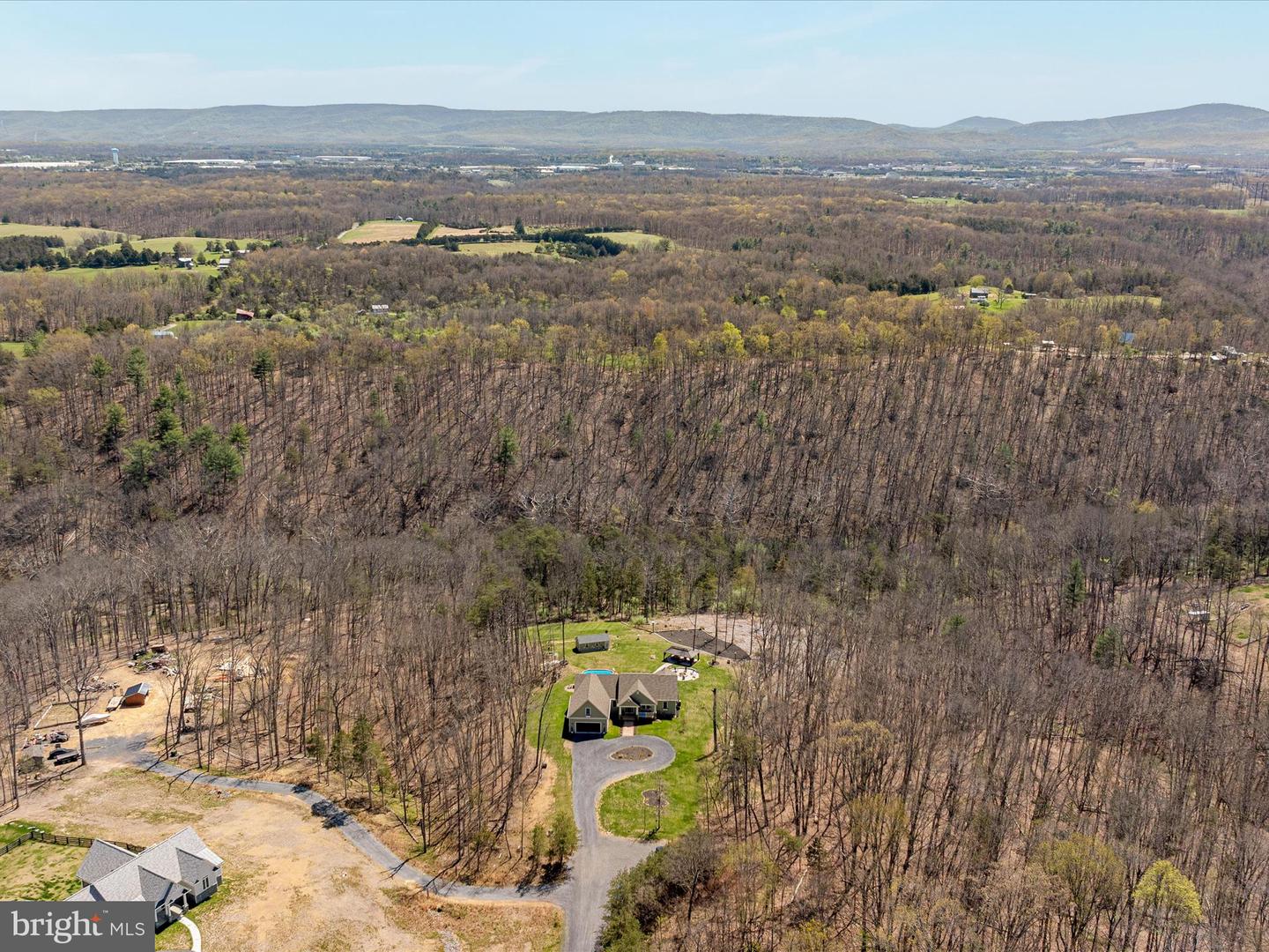 92 OAK HILL CT, STEPHENS CITY, Virginia 22655, 5 Bedrooms Bedrooms, ,3 BathroomsBathrooms,Residential,For sale,92 OAK HILL CT,VAWR2013466 MLS # VAWR2013466