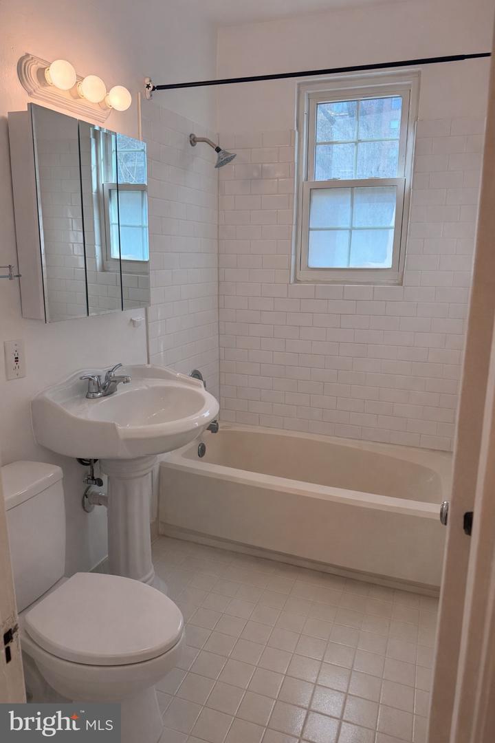 1922 N RHODES ST N #78, ARLINGTON, Virginia 22201, 1 Bedroom Bedrooms, ,1 BathroomBathrooms,Residential,For sale,1922 N RHODES ST N #78,VAAR2069116 MLS # VAAR2069116