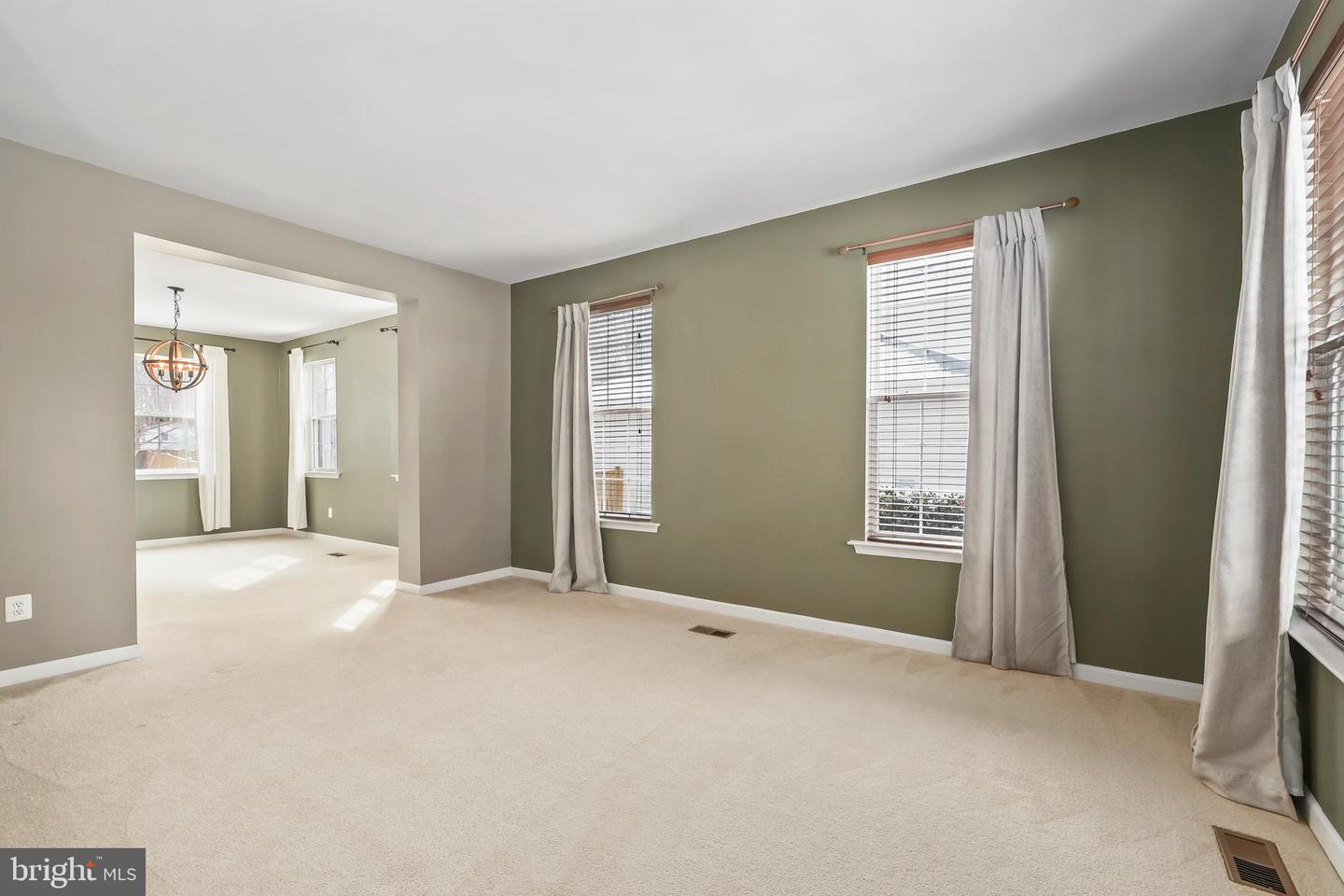 5431 BANTRY CT, WOODBRIDGE, Virginia 22193, 4 Bedrooms Bedrooms, ,4 BathroomsBathrooms,Residential,For sale,5431 BANTRY CT,VAPW2112940 MLS # VAPW2112940