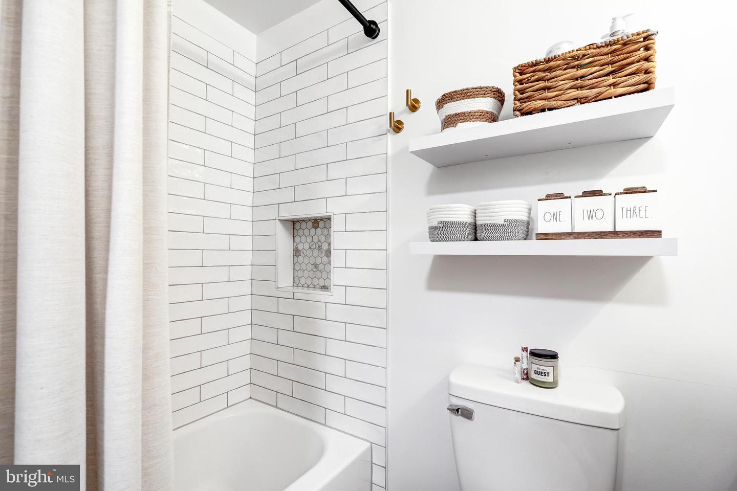 14403 BLACK HORSE CT, CENTREVILLE, Virginia 20120, 4 Bedrooms Bedrooms, ,2 BathroomsBathrooms,Residential,For sale,14403 BLACK HORSE CT,VAFX2292034 MLS # VAFX2292034