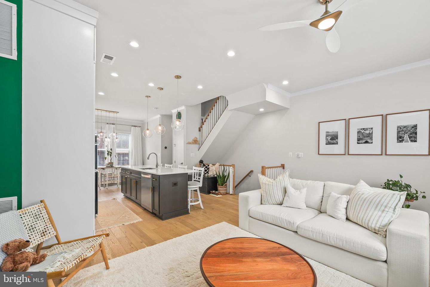 4613 QUINNS MILL WAY, CHANTILLY, Virginia 20151, 3 Bedrooms Bedrooms, ,3 BathroomsBathrooms,Residential,For sale,4613 QUINNS MILL WAY,VAFX2292046 MLS # VAFX2292046