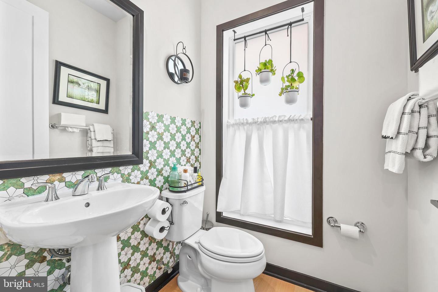 4613 QUINNS MILL WAY, CHANTILLY, Virginia 20151, 3 Bedrooms Bedrooms, ,3 BathroomsBathrooms,Residential,For sale,4613 QUINNS MILL WAY,VAFX2292046 MLS # VAFX2292046