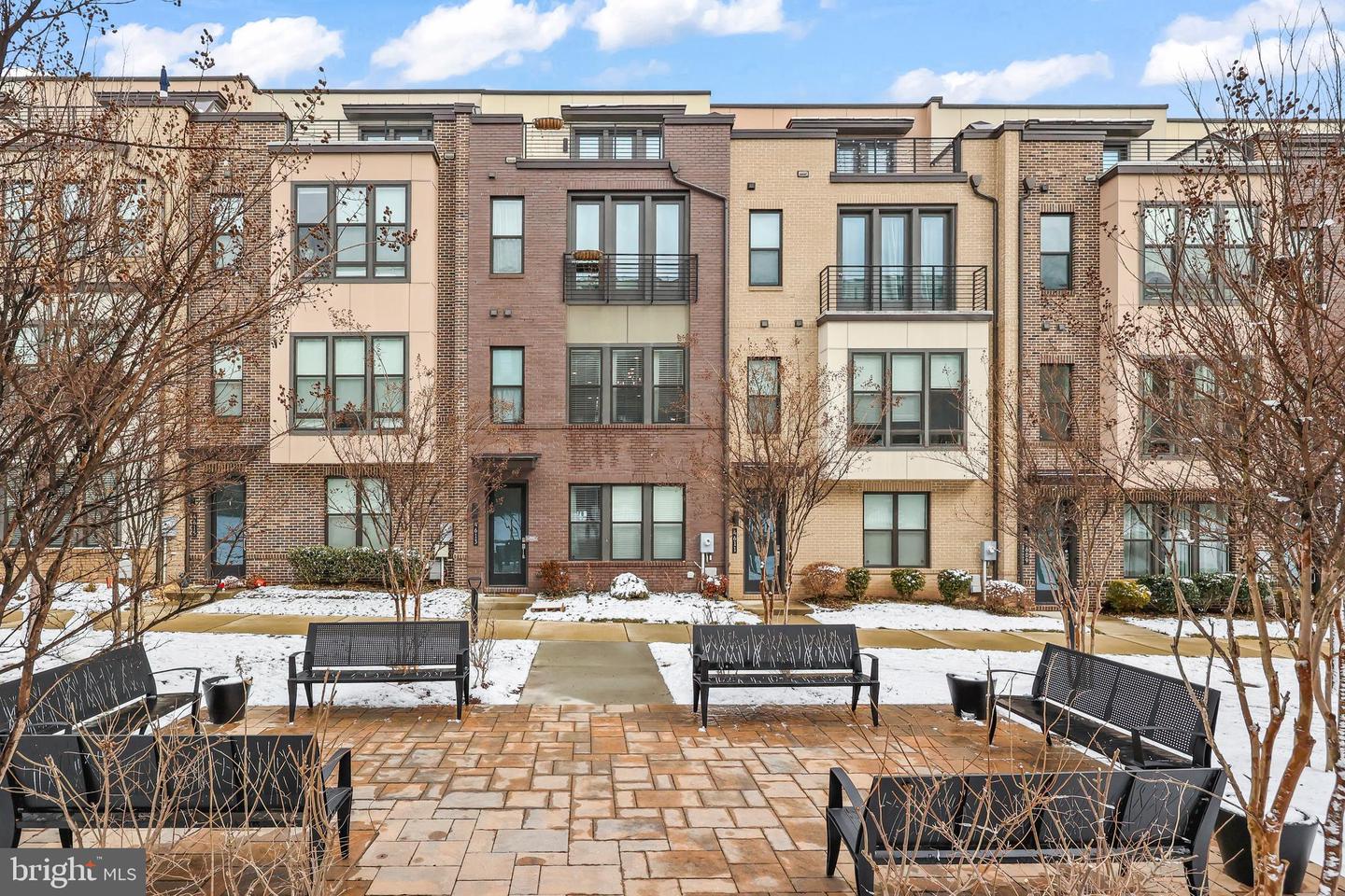 4613 QUINNS MILL WAY, CHANTILLY, Virginia 20151, 3 Bedrooms Bedrooms, ,3 BathroomsBathrooms,Residential,For sale,4613 QUINNS MILL WAY,VAFX2292046 MLS # VAFX2292046