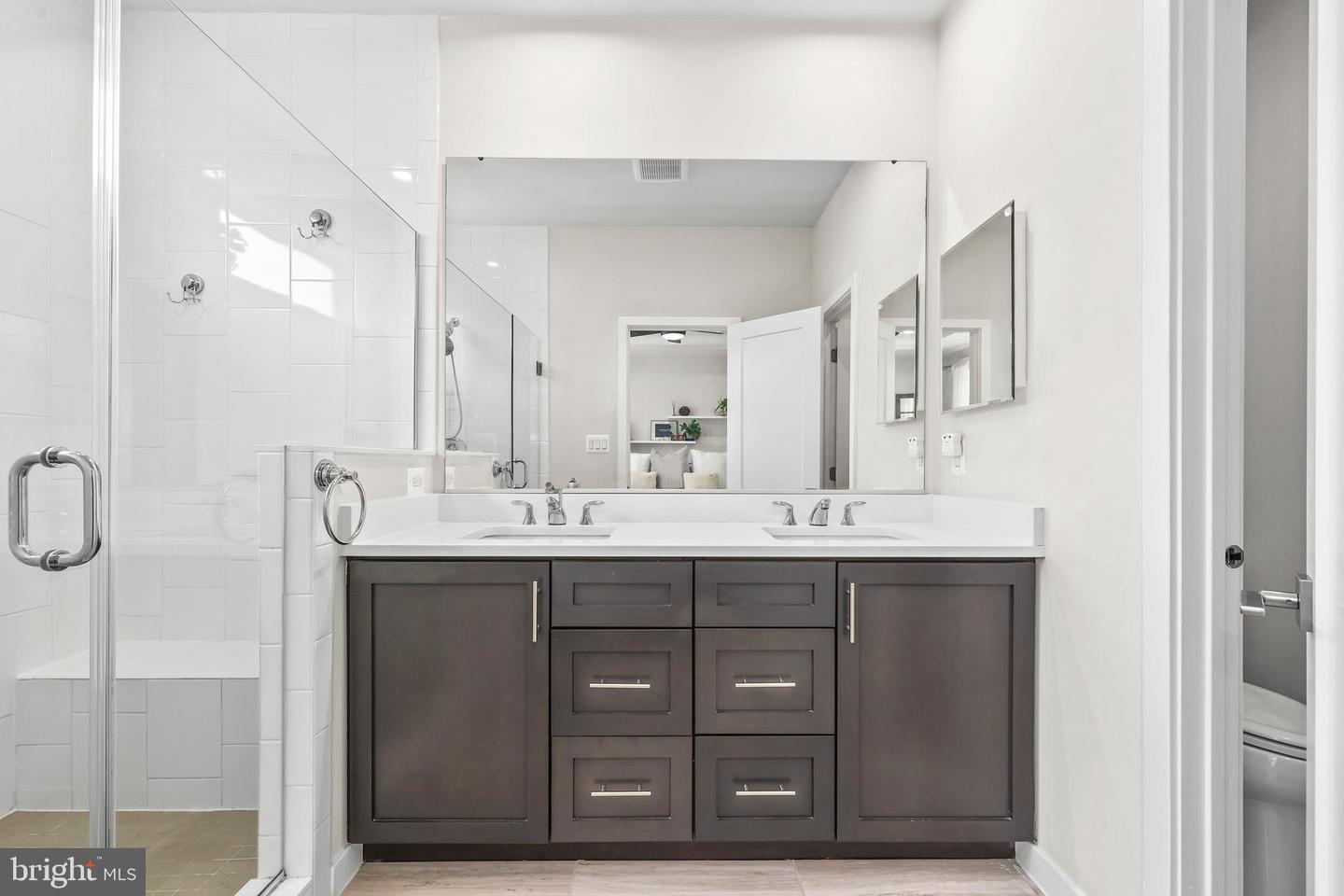 4613 QUINNS MILL WAY, CHANTILLY, Virginia 20151, 3 Bedrooms Bedrooms, ,3 BathroomsBathrooms,Residential,For sale,4613 QUINNS MILL WAY,VAFX2292046 MLS # VAFX2292046