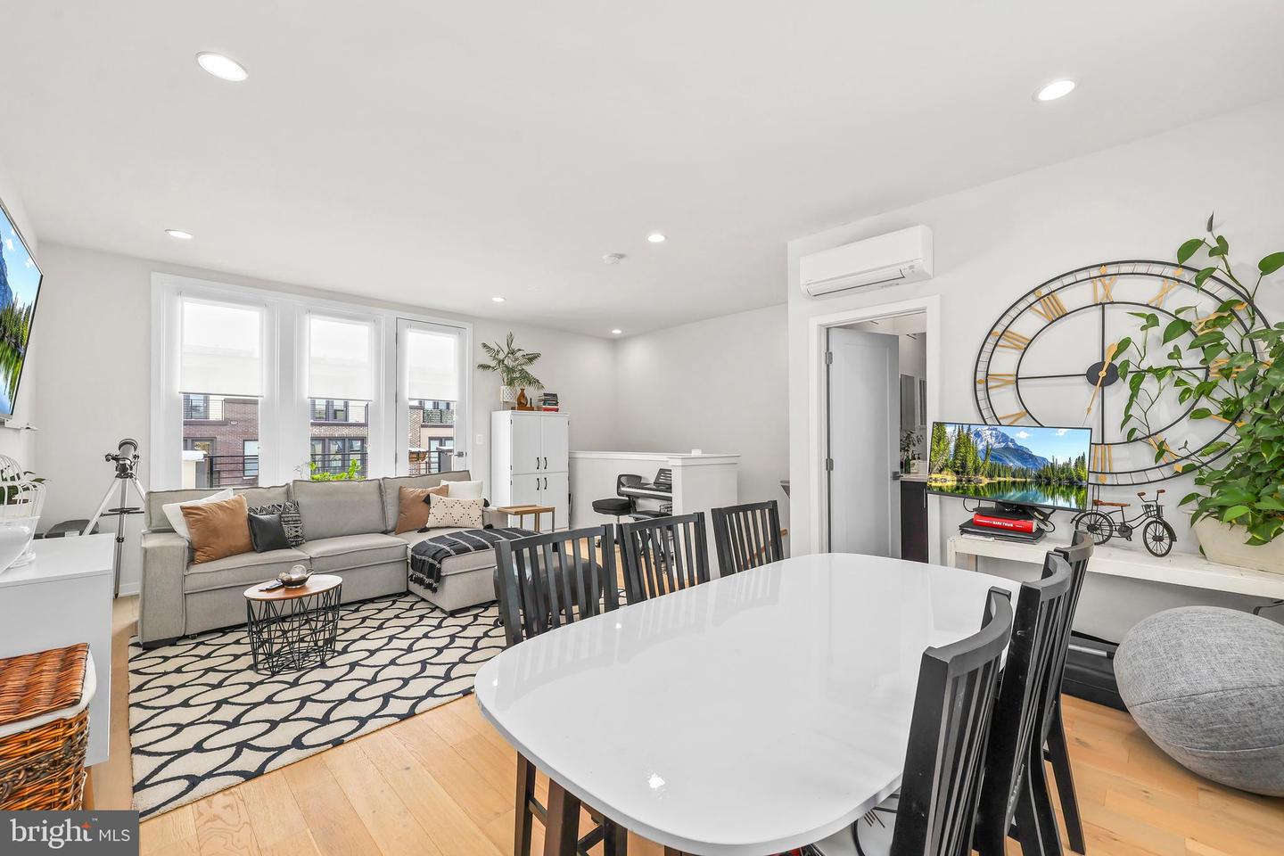 4613 QUINNS MILL WAY, CHANTILLY, Virginia 20151, 3 Bedrooms Bedrooms, ,3 BathroomsBathrooms,Residential,For sale,4613 QUINNS MILL WAY,VAFX2292046 MLS # VAFX2292046