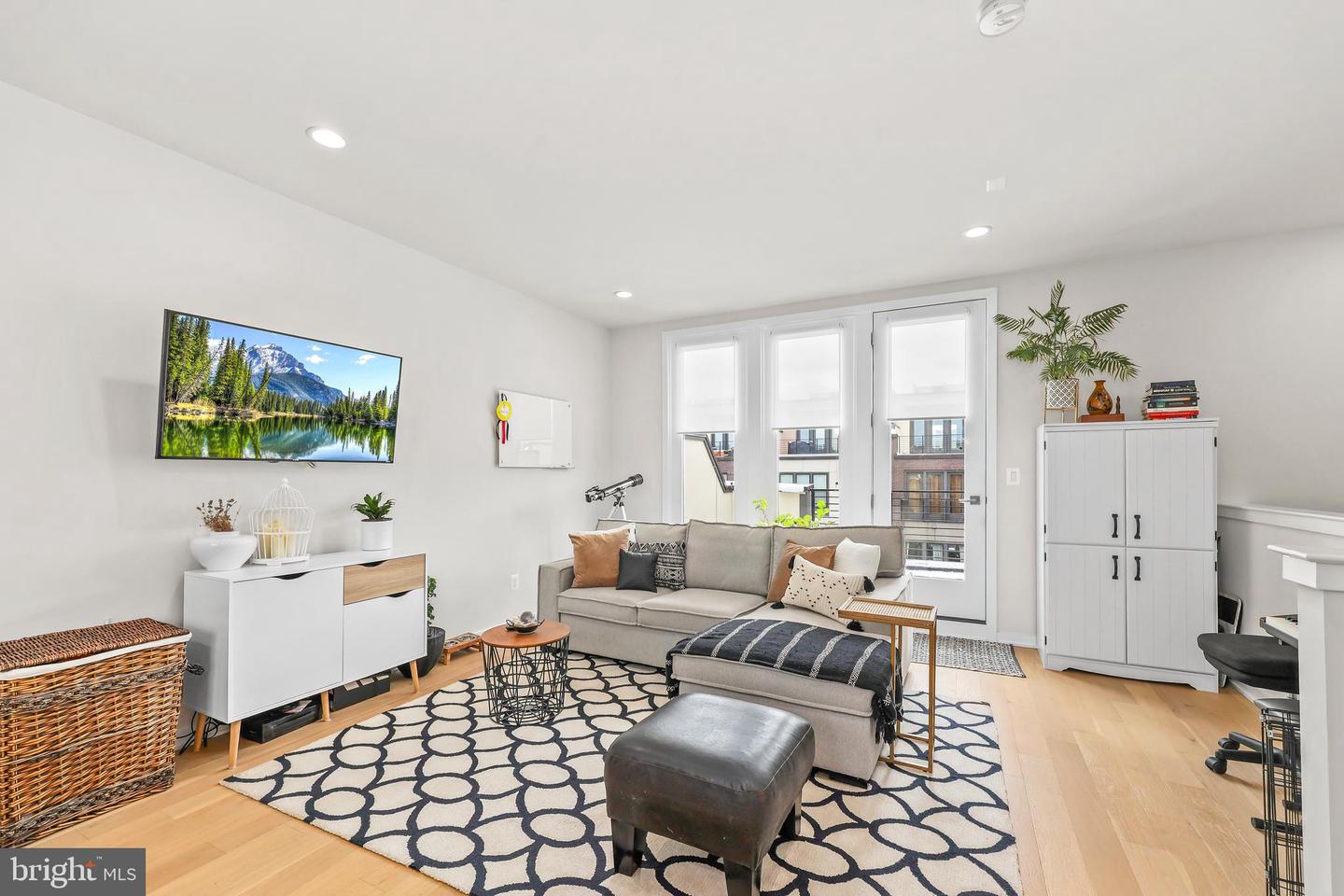 4613 QUINNS MILL WAY, CHANTILLY, Virginia 20151, 3 Bedrooms Bedrooms, ,3 BathroomsBathrooms,Residential,For sale,4613 QUINNS MILL WAY,VAFX2292046 MLS # VAFX2292046