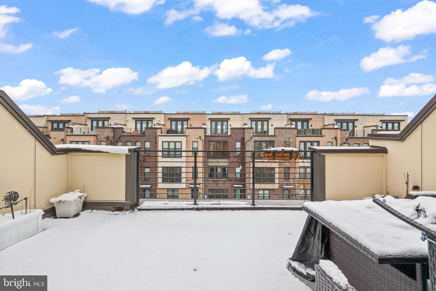 4613 QUINNS MILL WAY, CHANTILLY, Virginia 20151, 3 Bedrooms Bedrooms, ,3 BathroomsBathrooms,Residential,For sale,4613 QUINNS MILL WAY,VAFX2292046 MLS # VAFX2292046