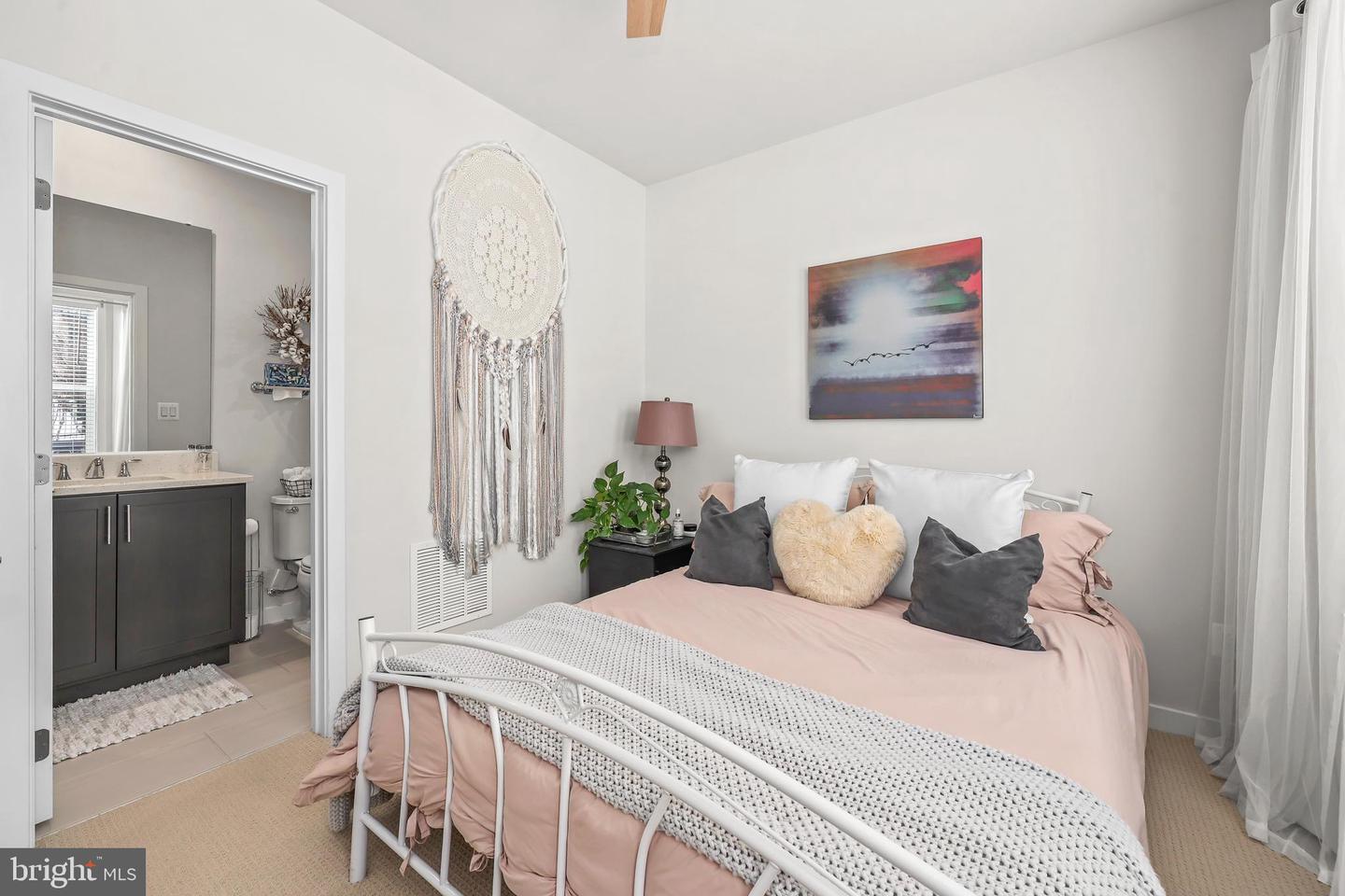 4613 QUINNS MILL WAY, CHANTILLY, Virginia 20151, 3 Bedrooms Bedrooms, ,3 BathroomsBathrooms,Residential,For sale,4613 QUINNS MILL WAY,VAFX2292046 MLS # VAFX2292046