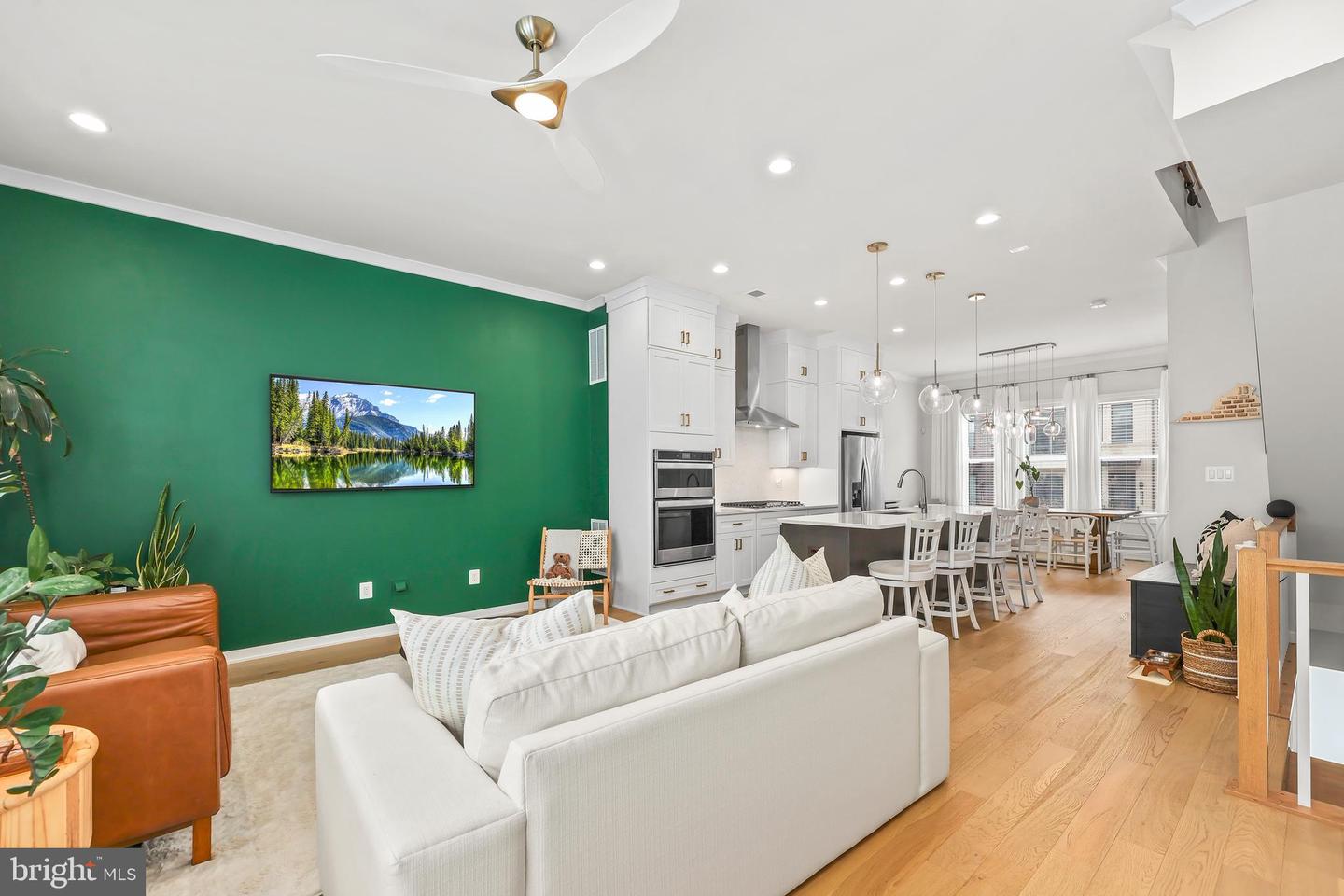 4613 QUINNS MILL WAY, CHANTILLY, Virginia 20151, 3 Bedrooms Bedrooms, ,3 BathroomsBathrooms,Residential,For sale,4613 QUINNS MILL WAY,VAFX2292046 MLS # VAFX2292046