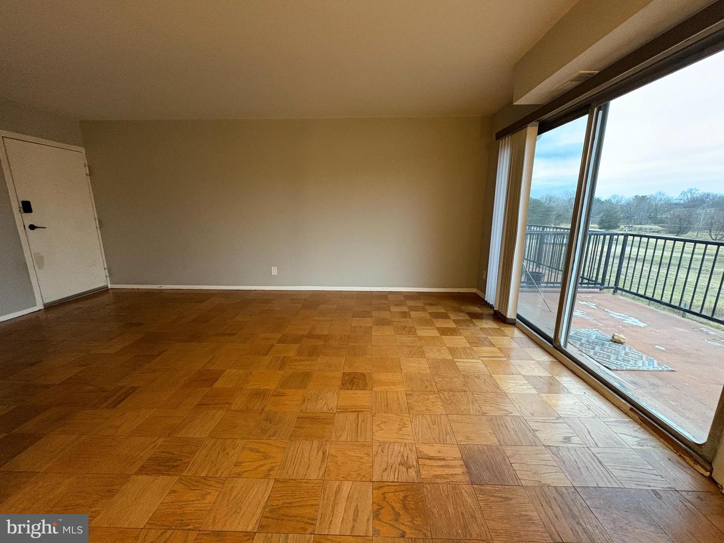 125-C CLUBHOUSE DR SW #10, LEESBURG, Virginia 20175, 2 Bedrooms Bedrooms, ,1 BathroomBathrooms,Residential,For sale,125-C CLUBHOUSE DR SW #10,VALO2116406 MLS # VALO2116406