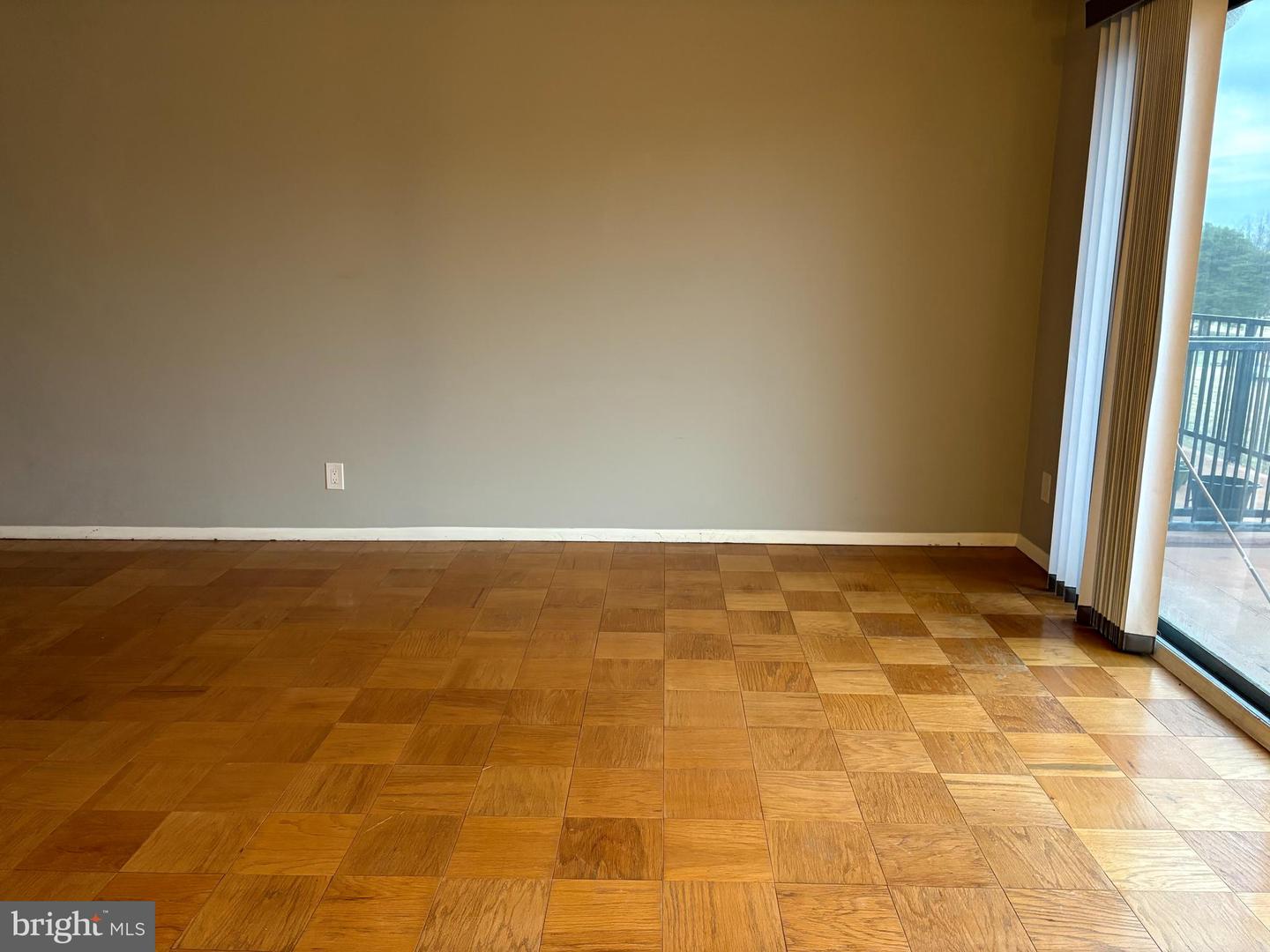 125-C CLUBHOUSE DR SW #10, LEESBURG, Virginia 20175, 2 Bedrooms Bedrooms, ,1 BathroomBathrooms,Residential,For sale,125-C CLUBHOUSE DR SW #10,VALO2116406 MLS # VALO2116406