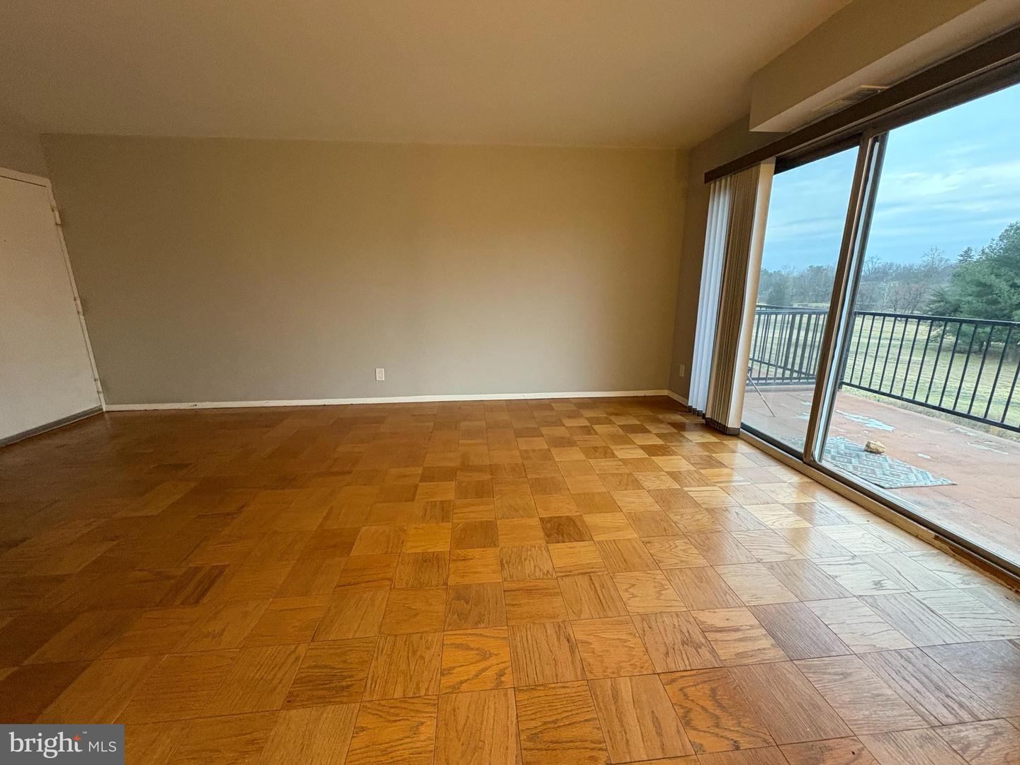 125-C CLUBHOUSE DR SW #10, LEESBURG, Virginia 20175, 2 Bedrooms Bedrooms, ,1 BathroomBathrooms,Residential,For sale,125-C CLUBHOUSE DR SW #10,VALO2116406 MLS # VALO2116406