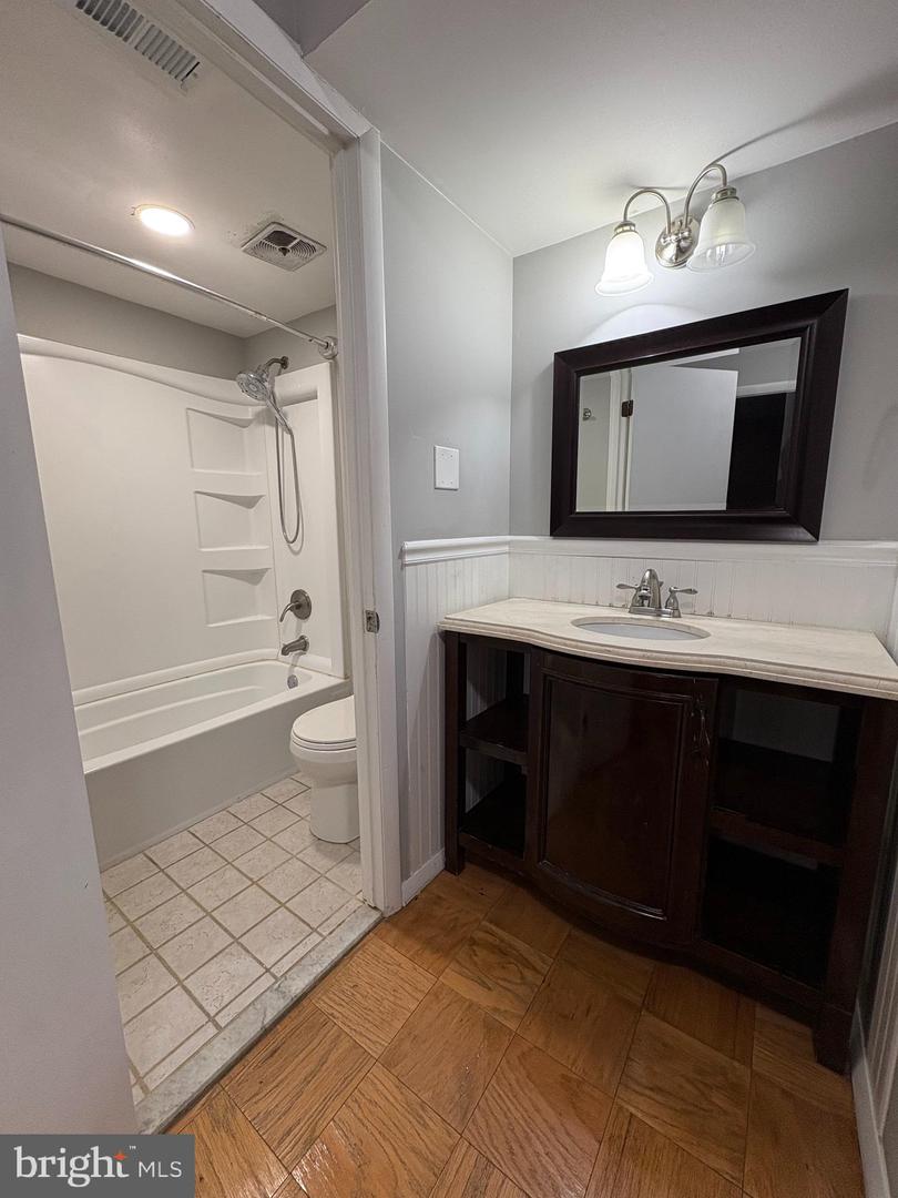 125-C CLUBHOUSE DR SW #10, LEESBURG, Virginia 20175, 2 Bedrooms Bedrooms, ,1 BathroomBathrooms,Residential,For sale,125-C CLUBHOUSE DR SW #10,VALO2116406 MLS # VALO2116406