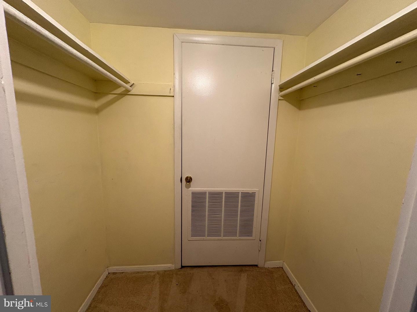 125-C CLUBHOUSE DR SW #10, LEESBURG, Virginia 20175, 2 Bedrooms Bedrooms, ,1 BathroomBathrooms,Residential,For sale,125-C CLUBHOUSE DR SW #10,VALO2116406 MLS # VALO2116406