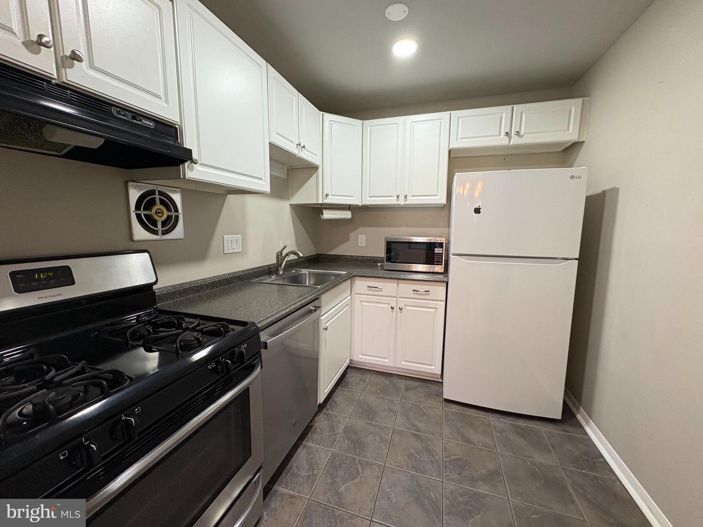 125-C CLUBHOUSE DR SW #10, LEESBURG, Virginia 20175, 2 Bedrooms Bedrooms, ,1 BathroomBathrooms,Residential,For sale,125-C CLUBHOUSE DR SW #10,VALO2116406 MLS # VALO2116406