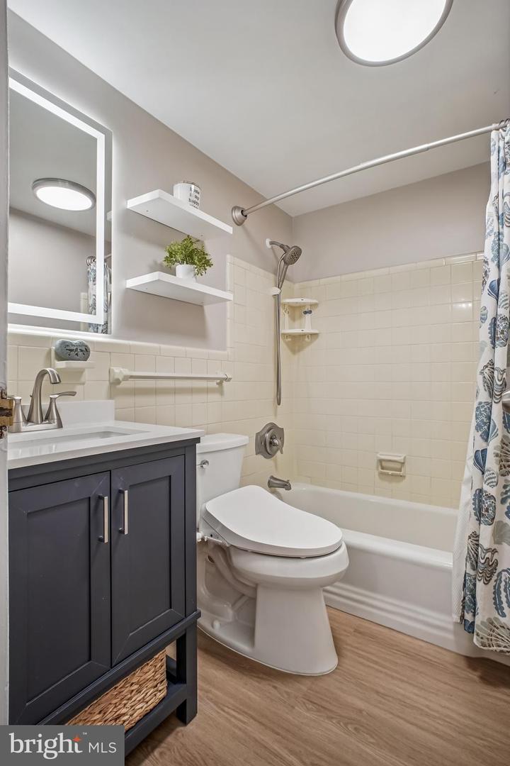 6621 WAKEFIELD DR #812, ALEXANDRIA, Virginia 22307, 1 Bedroom Bedrooms, 5 Rooms Rooms,1 BathroomBathrooms,Residential,For sale,6621 WAKEFIELD DR #812,VAFX2292162 MLS # VAFX2292162