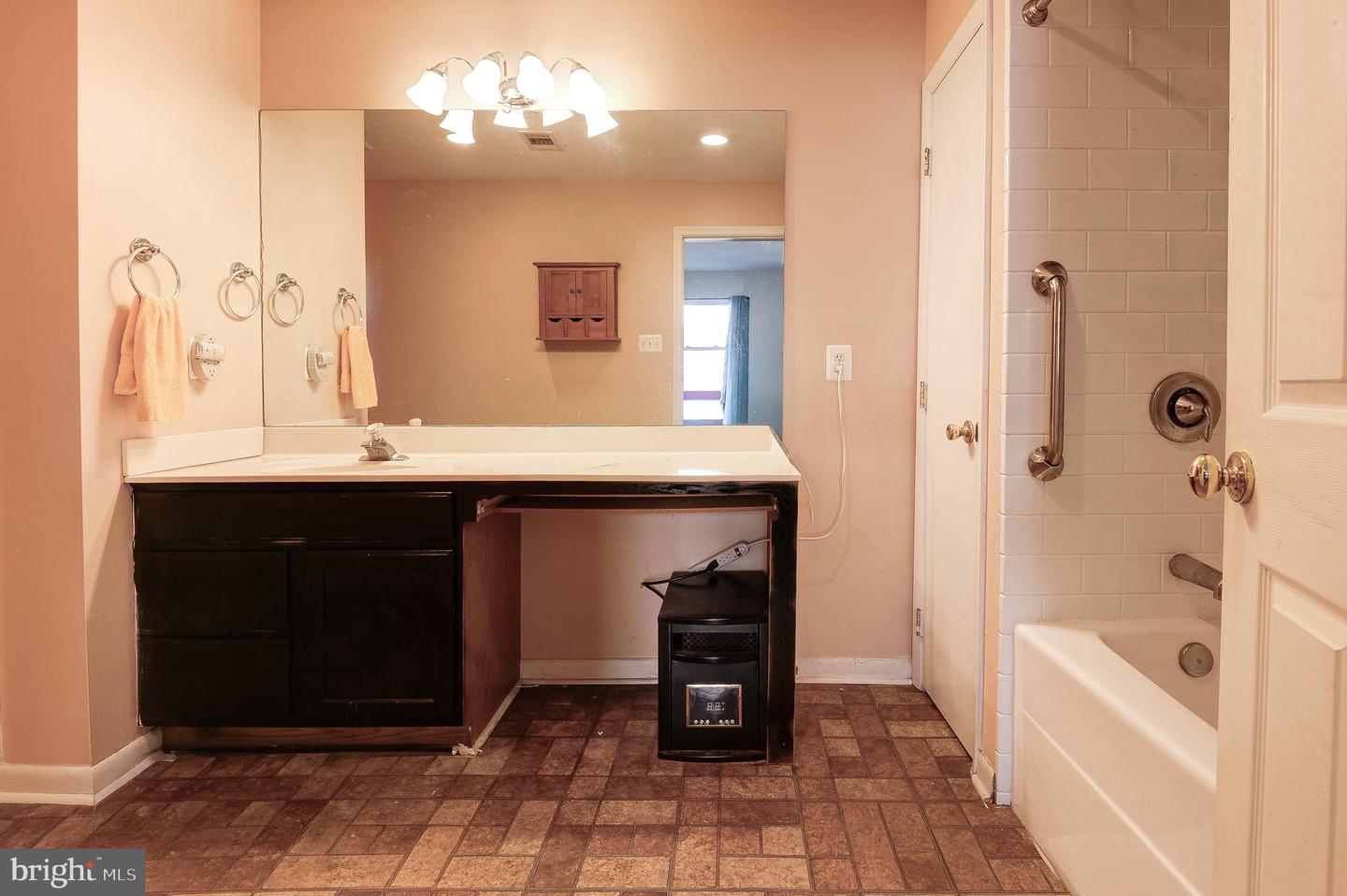 1118 S WILLIAMSBURG CT, STERLING, Virginia 20164, 4 Bedrooms Bedrooms, ,2 BathroomsBathrooms,Residential,For sale,1118 S WILLIAMSBURG CT,VALO2116470 MLS # VALO2116470