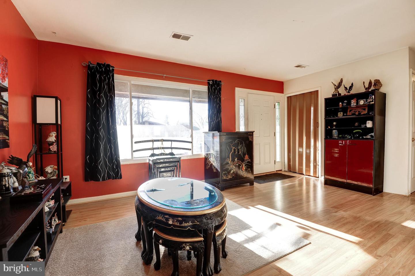 1118 S WILLIAMSBURG CT, STERLING, Virginia 20164, 4 Bedrooms Bedrooms, ,2 BathroomsBathrooms,Residential,For sale,1118 S WILLIAMSBURG CT,VALO2116470 MLS # VALO2116470