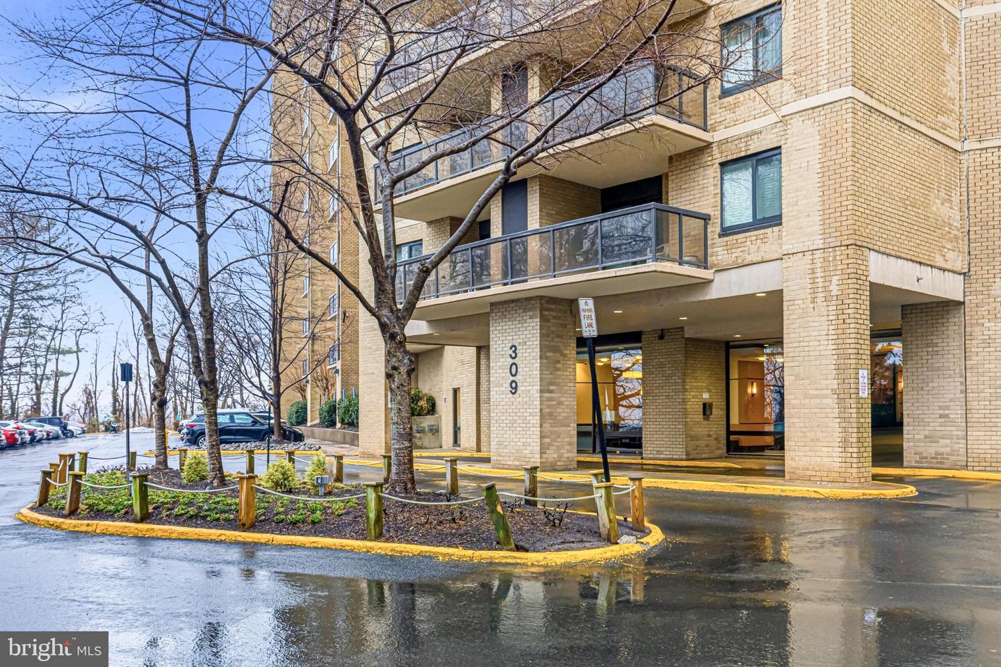 309 YOAKUM PKWY #1003, ALEXANDRIA, Virginia 22304, 2 Bedrooms Bedrooms, 4 Rooms Rooms,2 BathroomsBathrooms,Residential,For sale,309 YOAKUM PKWY #1003,VAAX2054404 MLS # VAAX2054404