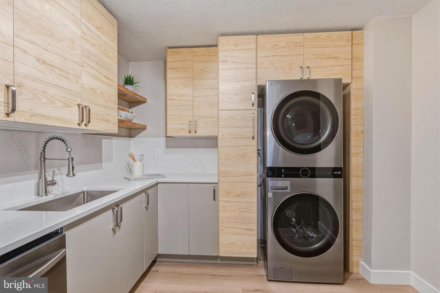 309 YOAKUM PKWY #1003, ALEXANDRIA, Virginia 22304, 2 Bedrooms Bedrooms, 4 Rooms Rooms,2 BathroomsBathrooms,Residential,For sale,309 YOAKUM PKWY #1003,VAAX2054404 MLS # VAAX2054404