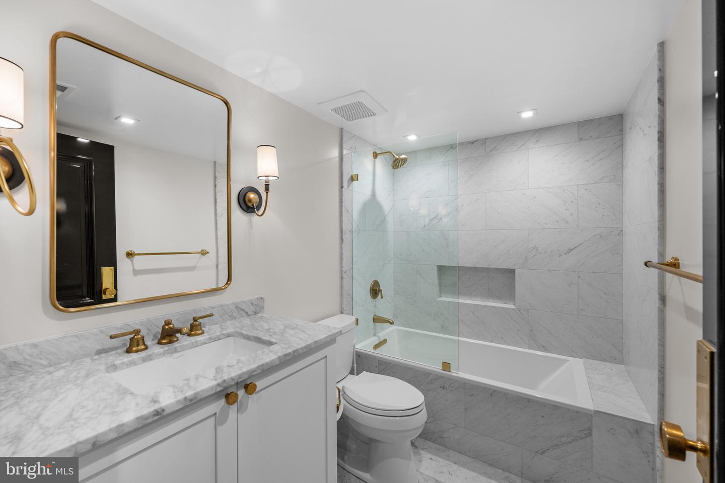 1524 SWANN ST NW, WASHINGTON, District Of Columbia 20009, 5 Bedrooms Bedrooms, 9 Rooms Rooms,3 BathroomsBathrooms,Residential,For sale,1524 SWANN ST NW,DCDC2247466 MLS # DCDC2247466