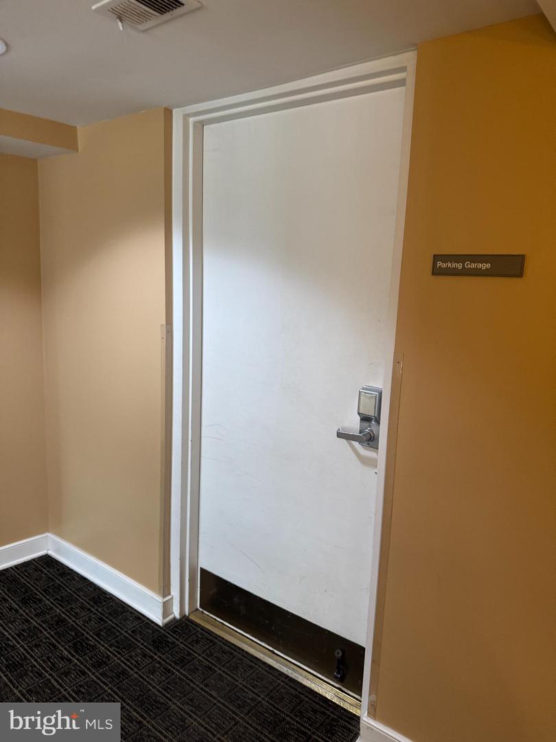 301 S REYNOLDS ST #611, ALEXANDRIA, Virginia 22304, 1 Bedroom Bedrooms, 5 Rooms Rooms,1 BathroomBathrooms,Residential,For sale,301 S REYNOLDS ST #611,VAAX2054432 MLS # VAAX2054432