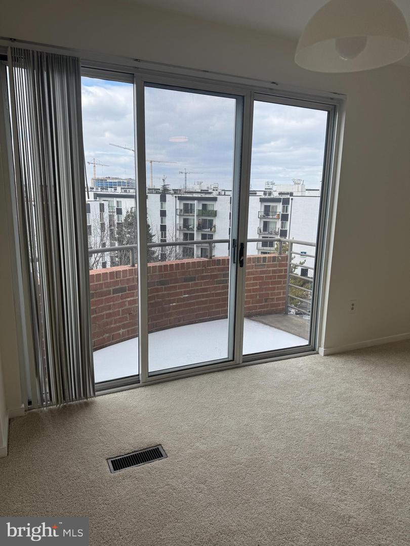 301 S REYNOLDS ST #611, ALEXANDRIA, Virginia 22304, 1 Bedroom Bedrooms, 5 Rooms Rooms,1 BathroomBathrooms,Residential,For sale,301 S REYNOLDS ST #611,VAAX2054432 MLS # VAAX2054432