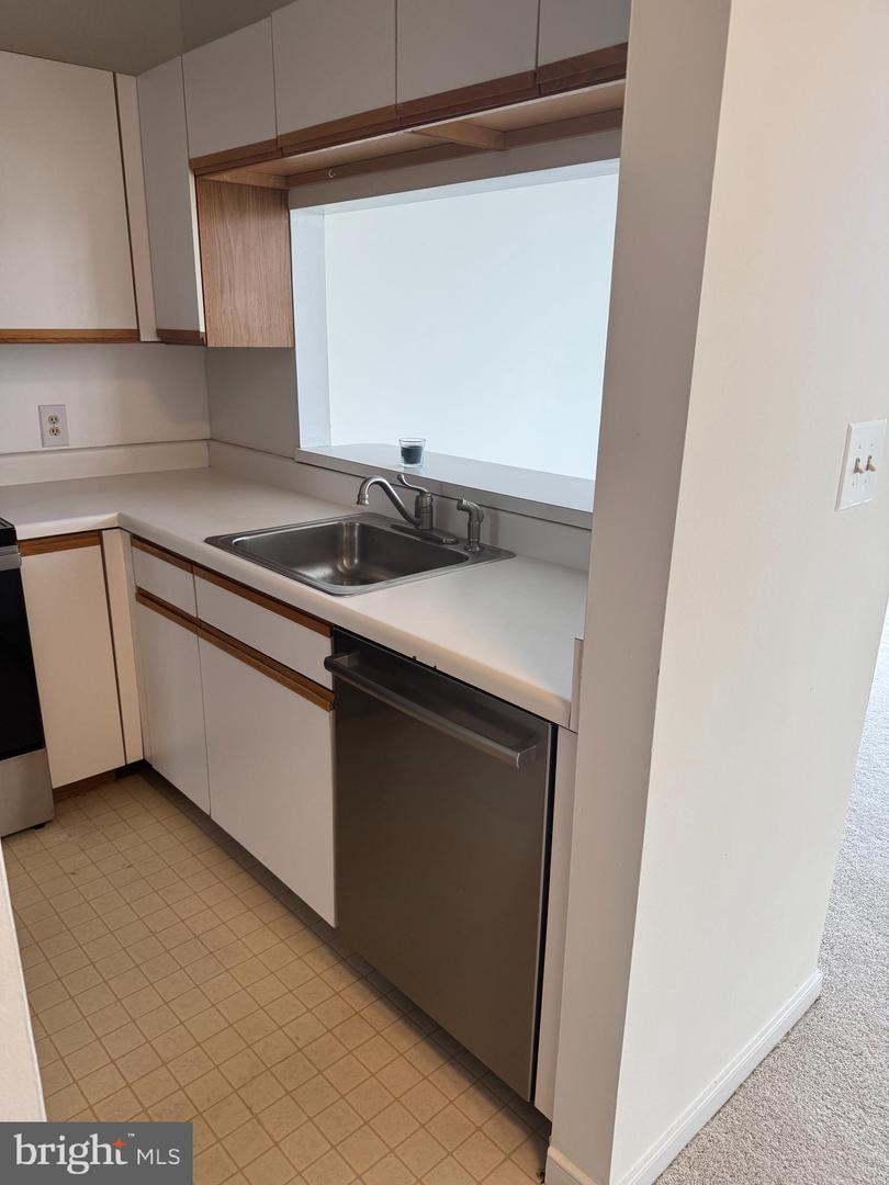 301 S REYNOLDS ST #611, ALEXANDRIA, Virginia 22304, 1 Bedroom Bedrooms, 5 Rooms Rooms,1 BathroomBathrooms,Residential,For sale,301 S REYNOLDS ST #611,VAAX2054432 MLS # VAAX2054432