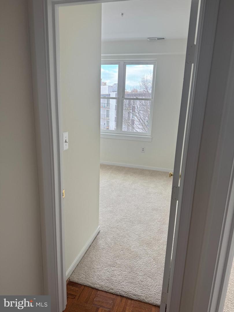 301 S REYNOLDS ST #611, ALEXANDRIA, Virginia 22304, 1 Bedroom Bedrooms, 5 Rooms Rooms,1 BathroomBathrooms,Residential,For sale,301 S REYNOLDS ST #611,VAAX2054432 MLS # VAAX2054432