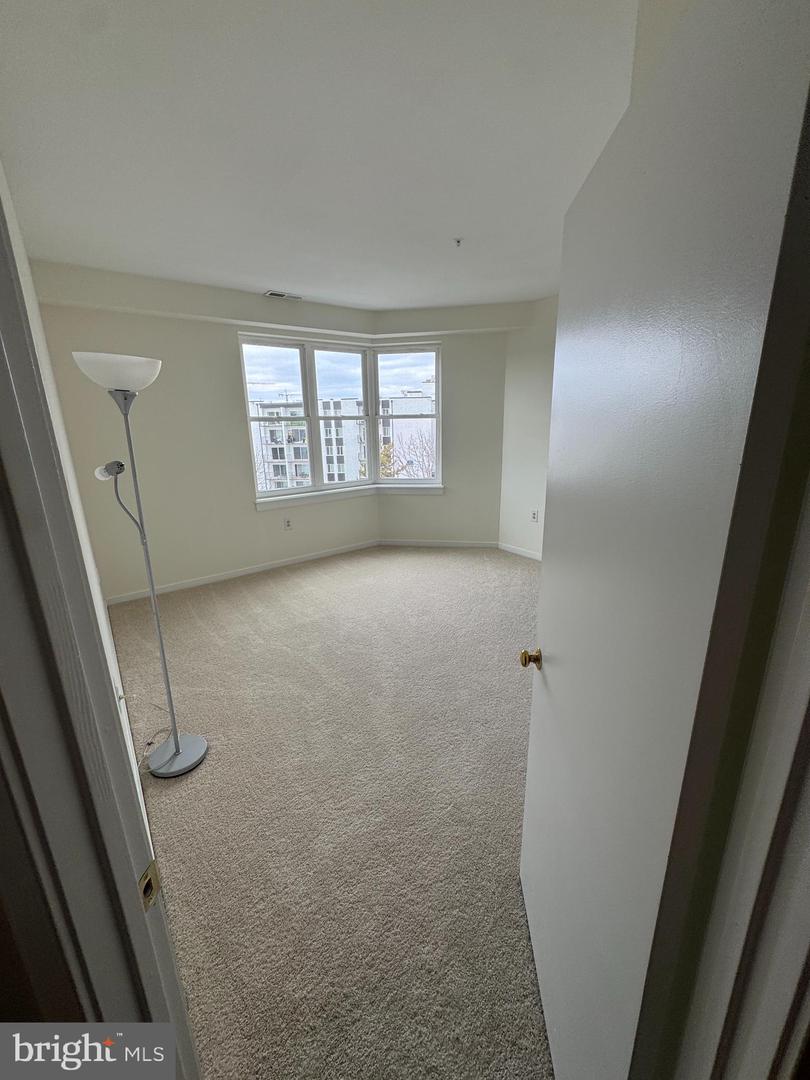 301 S REYNOLDS ST #611, ALEXANDRIA, Virginia 22304, 1 Bedroom Bedrooms, 5 Rooms Rooms,1 BathroomBathrooms,Residential,For sale,301 S REYNOLDS ST #611,VAAX2054432 MLS # VAAX2054432