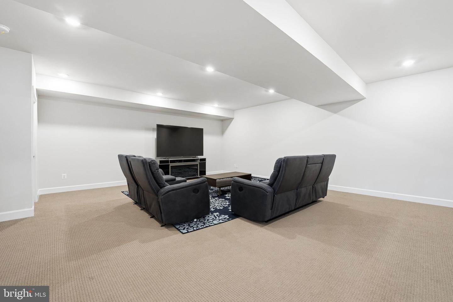 15642 CALUM CT, HAYMARKET, Virginia 20169, 5 Bedrooms Bedrooms, ,5 BathroomsBathrooms,Residential,For sale,15642 CALUM CT,VAPW2113126 MLS # VAPW2113126