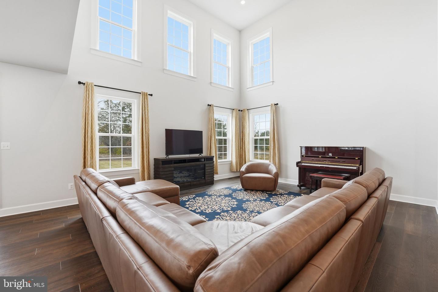 15642 CALUM CT, HAYMARKET, Virginia 20169, 5 Bedrooms Bedrooms, ,5 BathroomsBathrooms,Residential,For sale,15642 CALUM CT,VAPW2113126 MLS # VAPW2113126