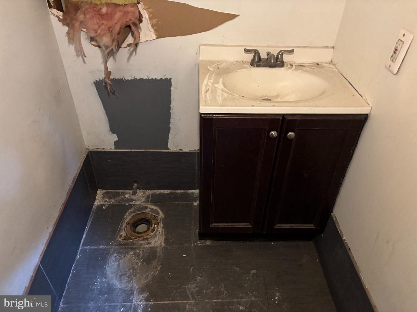 1370 H ST NE, WASHINGTON, District Of Columbia 20002, 2 Bedrooms Bedrooms, ,2 BathroomsBathrooms,Residential,For sale,1370 H ST NE,DCDC2247524 MLS # DCDC2247524