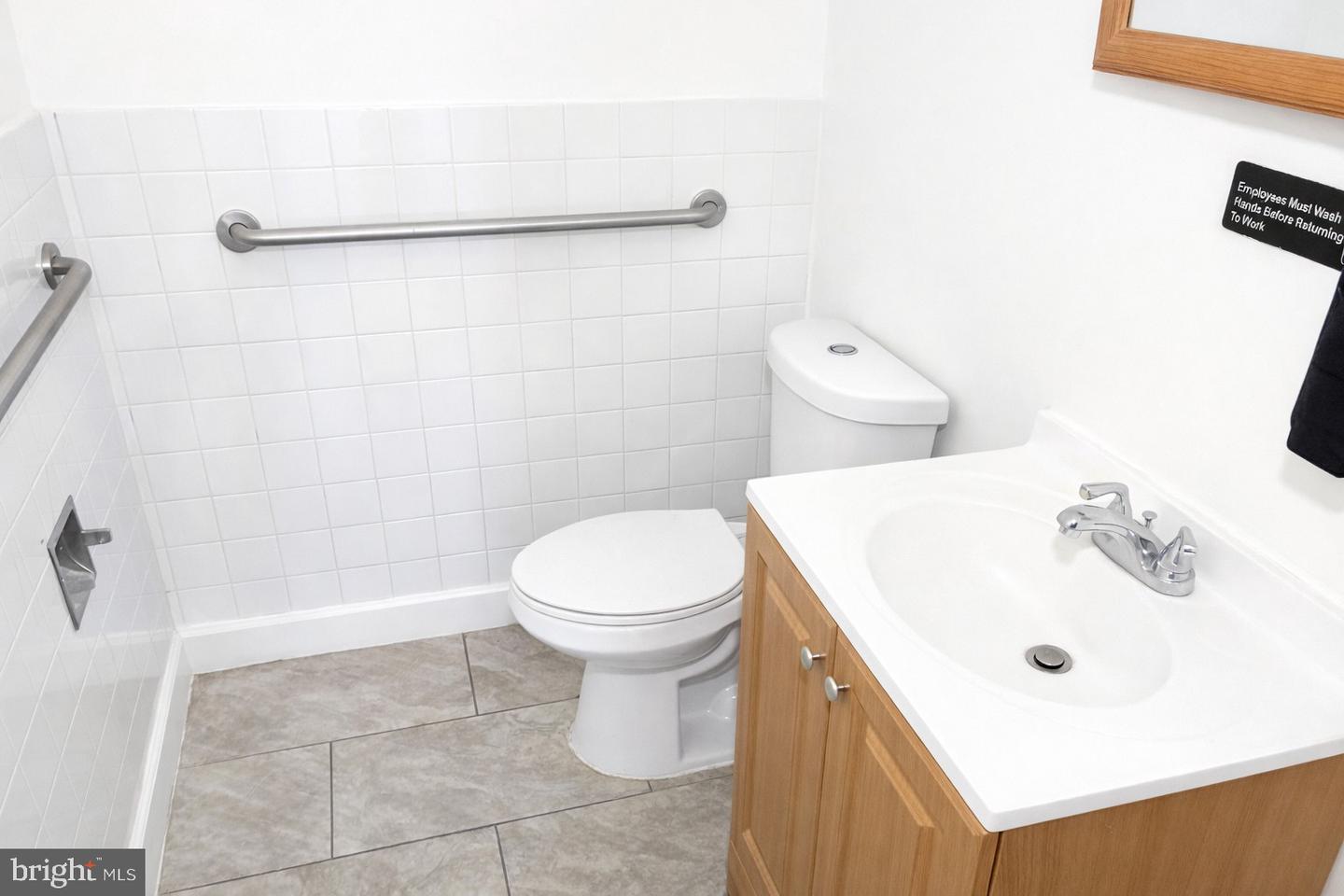 1370 H ST NE, WASHINGTON, District Of Columbia 20002, 2 Bedrooms Bedrooms, ,2 BathroomsBathrooms,Residential,For sale,1370 H ST NE,DCDC2247524 MLS # DCDC2247524