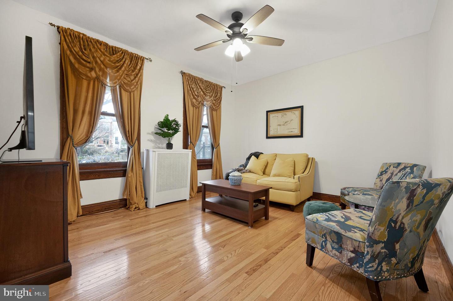 649 SOUTH CAROLINA AVE SE, WASHINGTON, District Of Columbia 20003, 5 Bedrooms Bedrooms, ,3 BathroomsBathrooms,Residential,For sale,649 SOUTH CAROLINA AVE SE,DCDC2247528 MLS # DCDC2247528