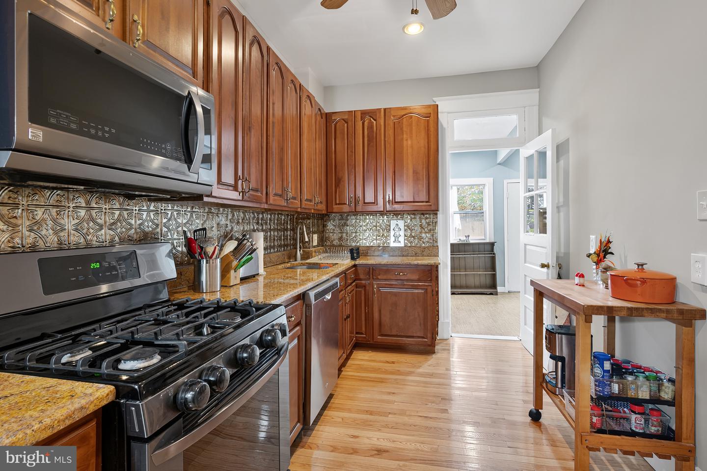 649 SOUTH CAROLINA AVE SE, WASHINGTON, District Of Columbia 20003, 5 Bedrooms Bedrooms, ,3 BathroomsBathrooms,Residential,For sale,649 SOUTH CAROLINA AVE SE,DCDC2247528 MLS # DCDC2247528