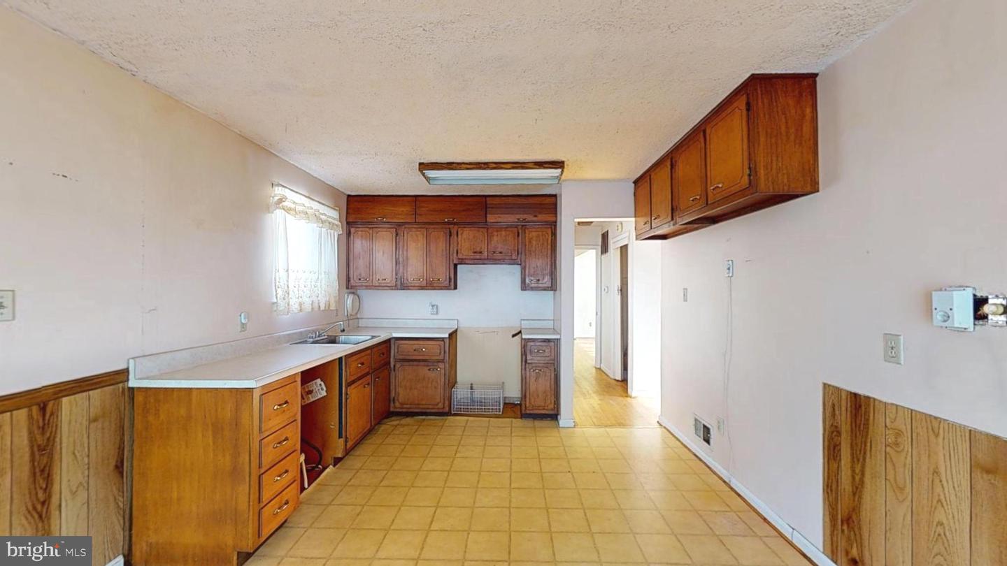 8624 PARLIAMENT DR, SPRINGFIELD, Virginia 22151, 4 Bedrooms Bedrooms, ,2 BathroomsBathrooms,Residential,For sale,8624 PARLIAMENT DR,VAFX2262814 MLS # VAFX2262814