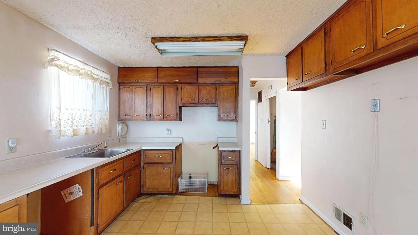 8624 PARLIAMENT DR, SPRINGFIELD, Virginia 22151, 4 Bedrooms Bedrooms, ,2 BathroomsBathrooms,Residential,For sale,8624 PARLIAMENT DR,VAFX2262814 MLS # VAFX2262814