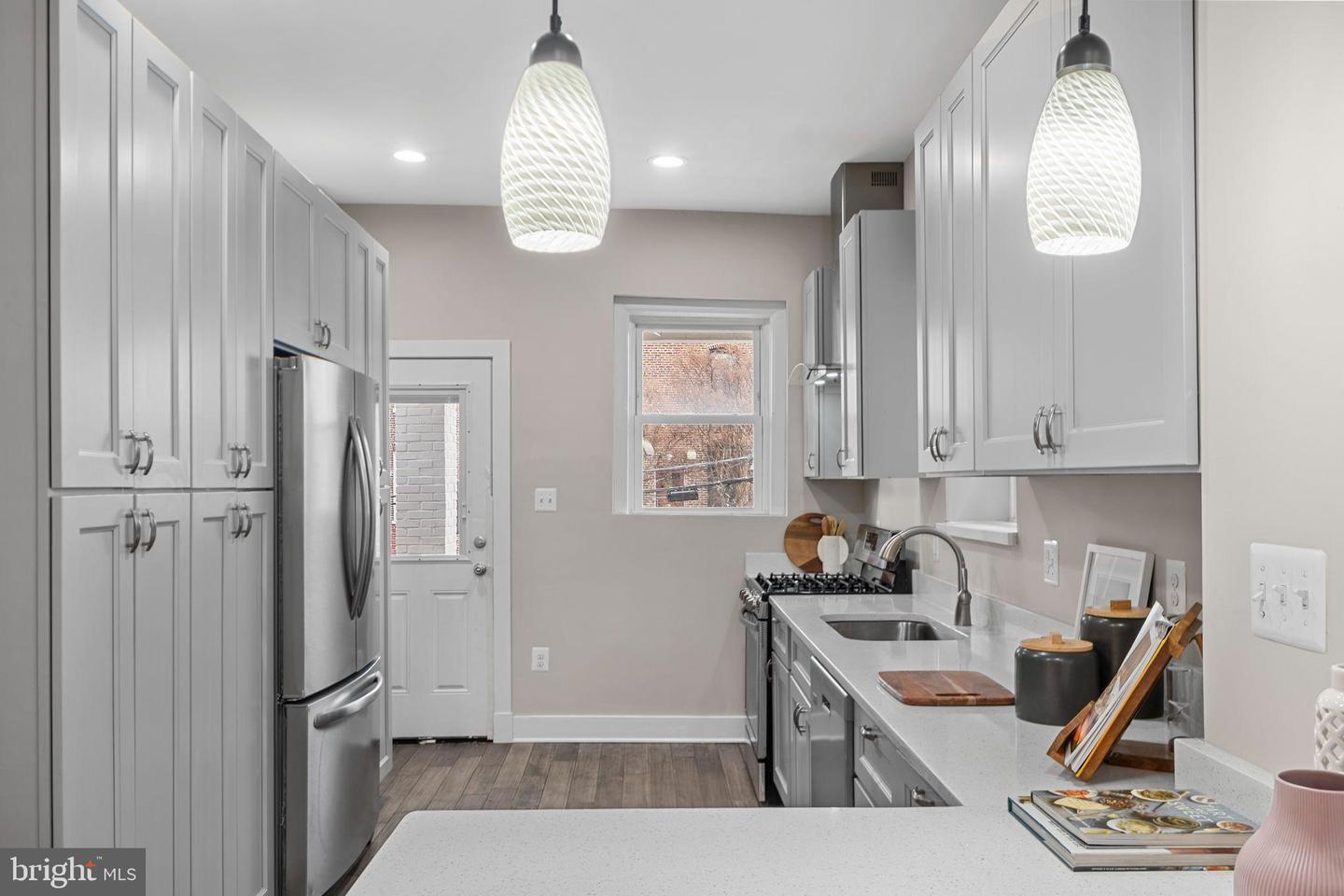 113 R ST NE, WASHINGTON, District Of Columbia 20002, 4 Bedrooms Bedrooms, 8 Rooms Rooms,3 BathroomsBathrooms,Residential,For sale,113 R ST NE,DCDC2232562 MLS # DCDC2232562